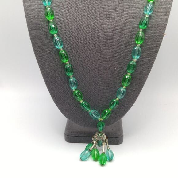 Vintage 1950s Lucite Faceted Green Blue-Green Beaded Necklace, Length 26 Inches - Picture 4 of 11
